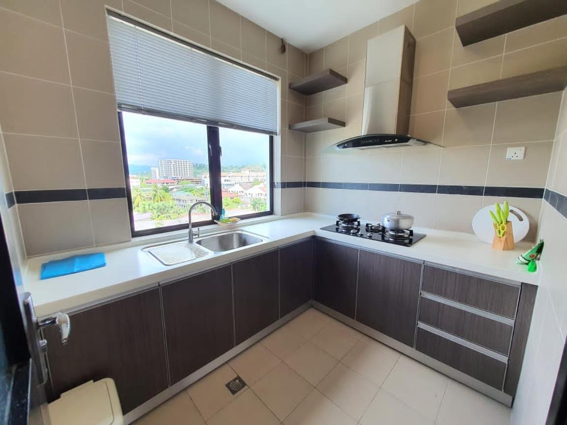 קוטה קינבלו Aa Residen Luxury Condo Homestay 18Mins Walk Tanjung Aru Beach & Golf Course, Not Beach Side Resort מראה חיצוני תמונה