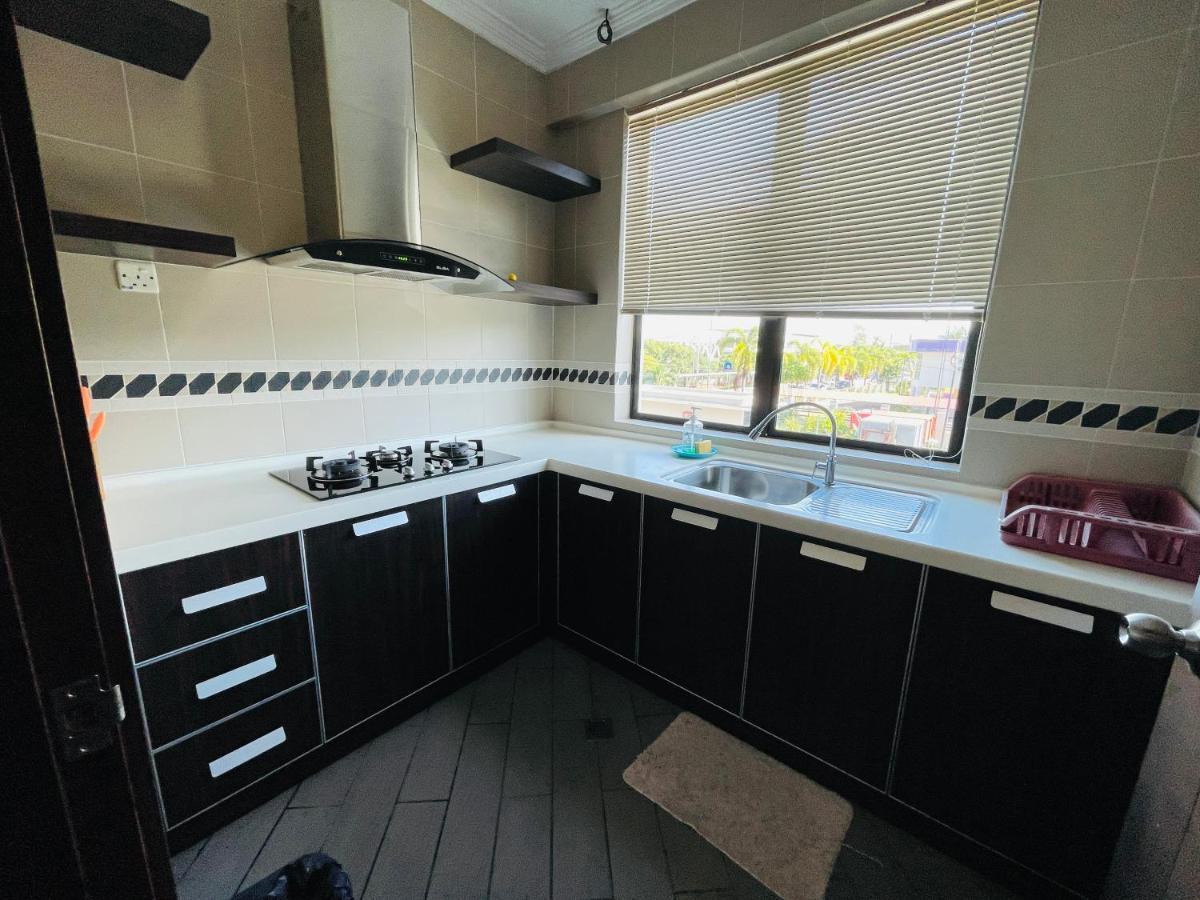 קוטה קינבלו Aa Residen Luxury Condo Homestay 18Mins Walk Tanjung Aru Beach & Golf Course, Not Beach Side Resort מראה חיצוני תמונה