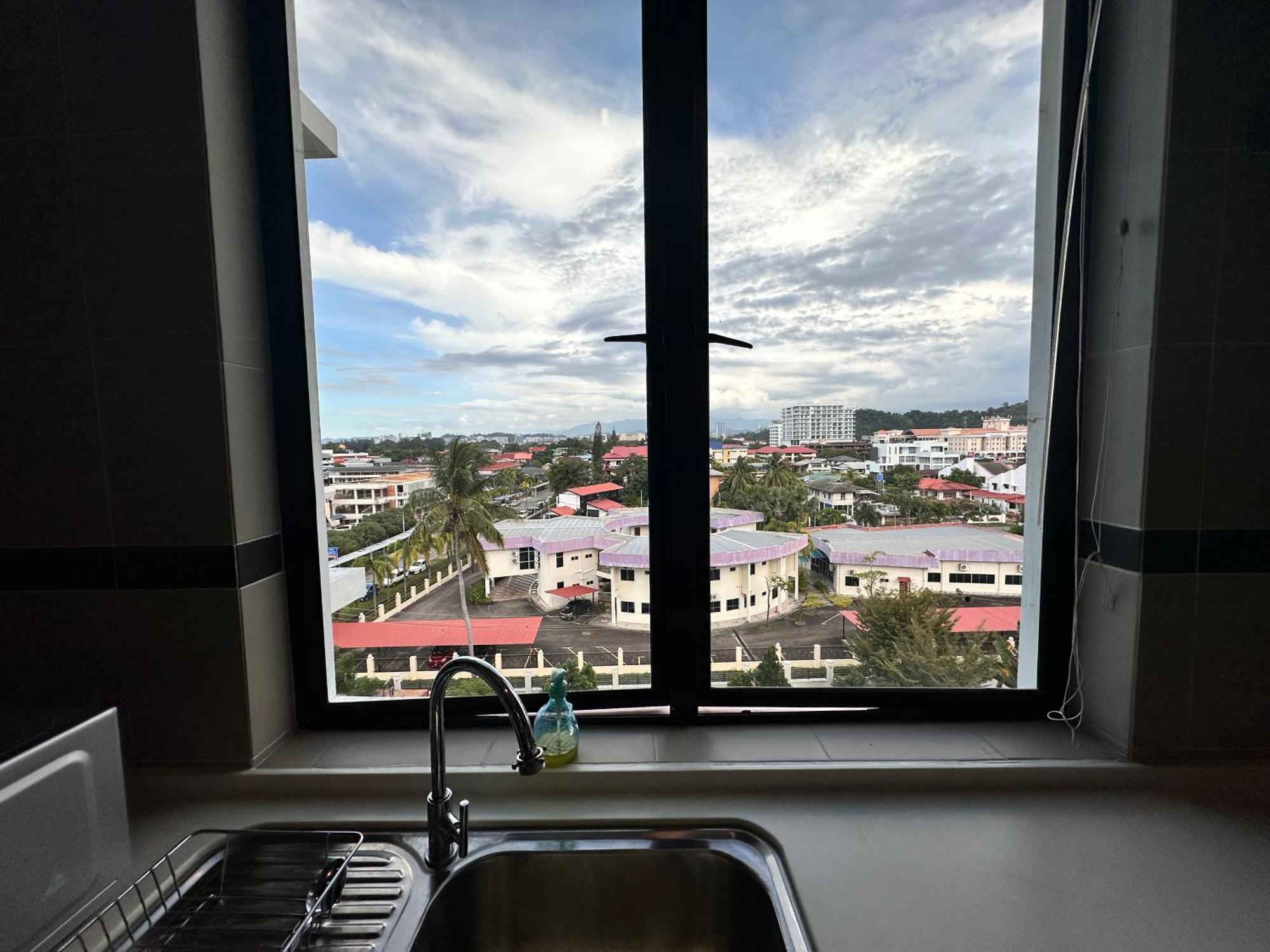 קוטה קינבלו Aa Residen Luxury Condo Homestay 18Mins Walk Tanjung Aru Beach & Golf Course, Not Beach Side Resort מראה חיצוני תמונה